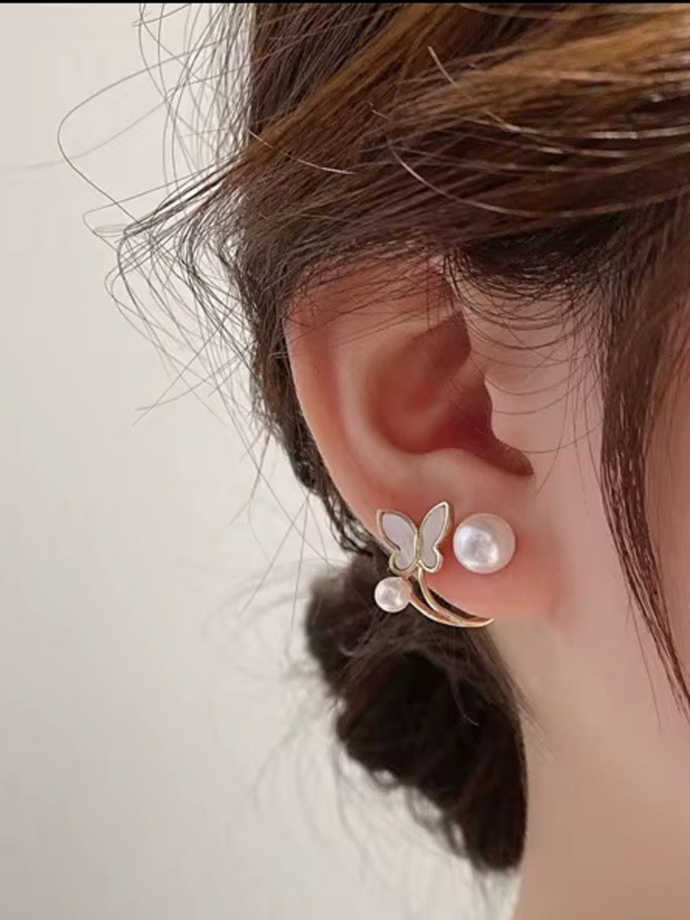 ***Elegant Pearl & Butterfly Ear Jacket Earrings - White and Gold